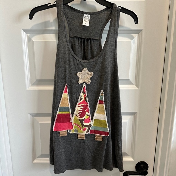 Lost Petal Linens Christmas tank top large - Picture 1 of 3